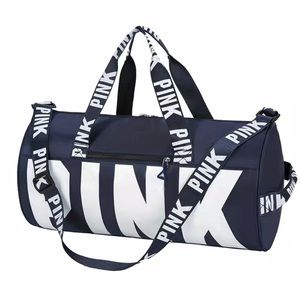 En la foto están las medidas el color es azul